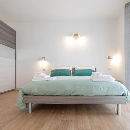 Corona Guest House Bed & Breakfast